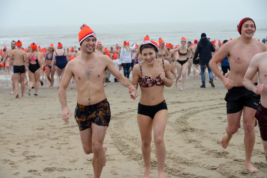 ../Images/Nieuwjaarsduik Noordwijk 2020 072.jpg